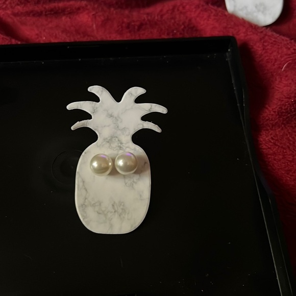 Earrings - Picture 1 of 3